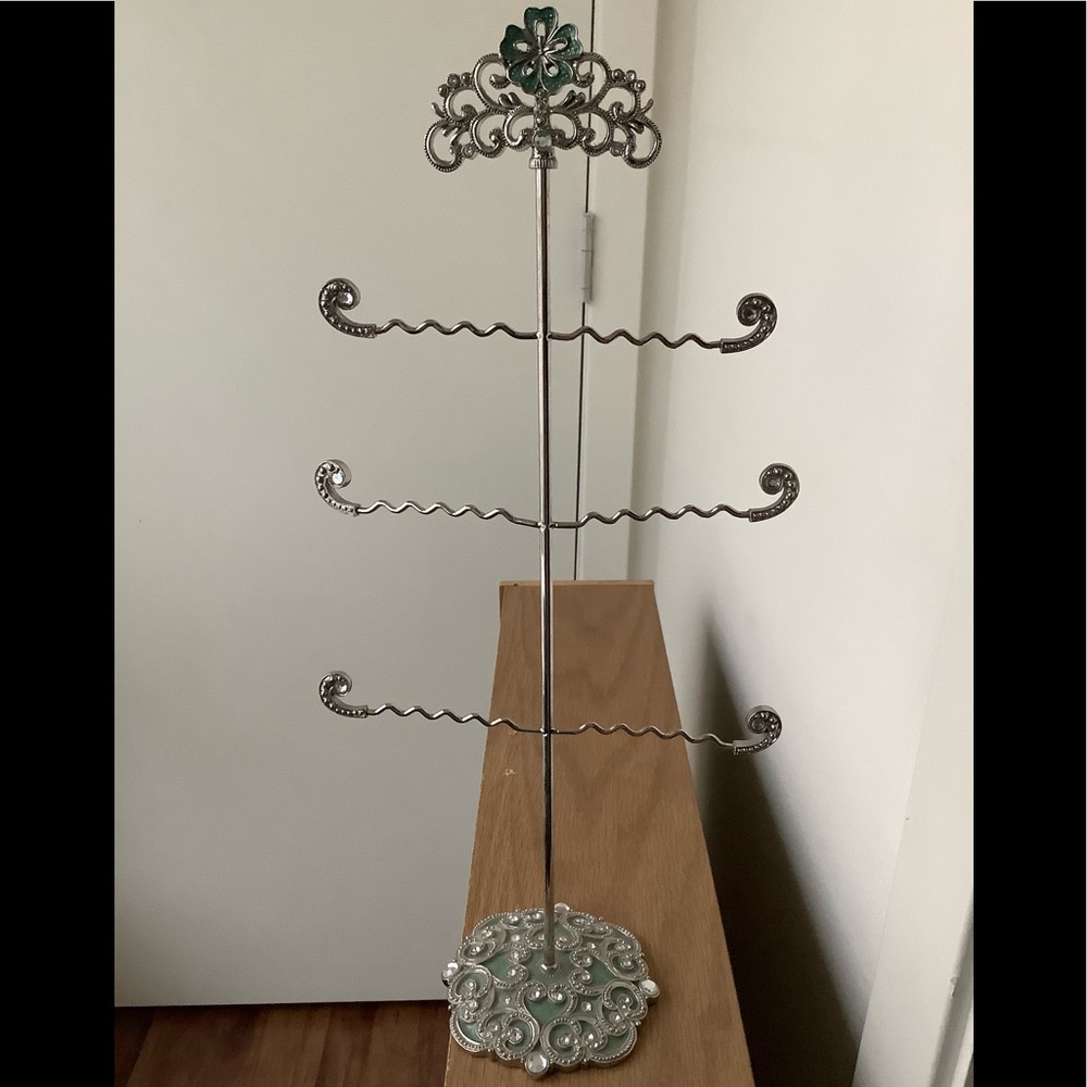Necklace/bracelet stand